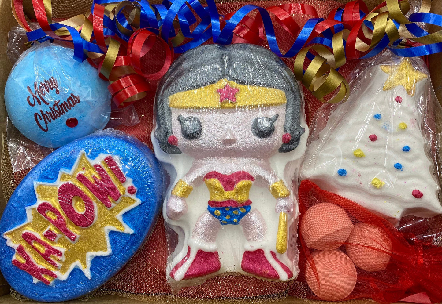 Superheroes Christmas bath bomb gift set.