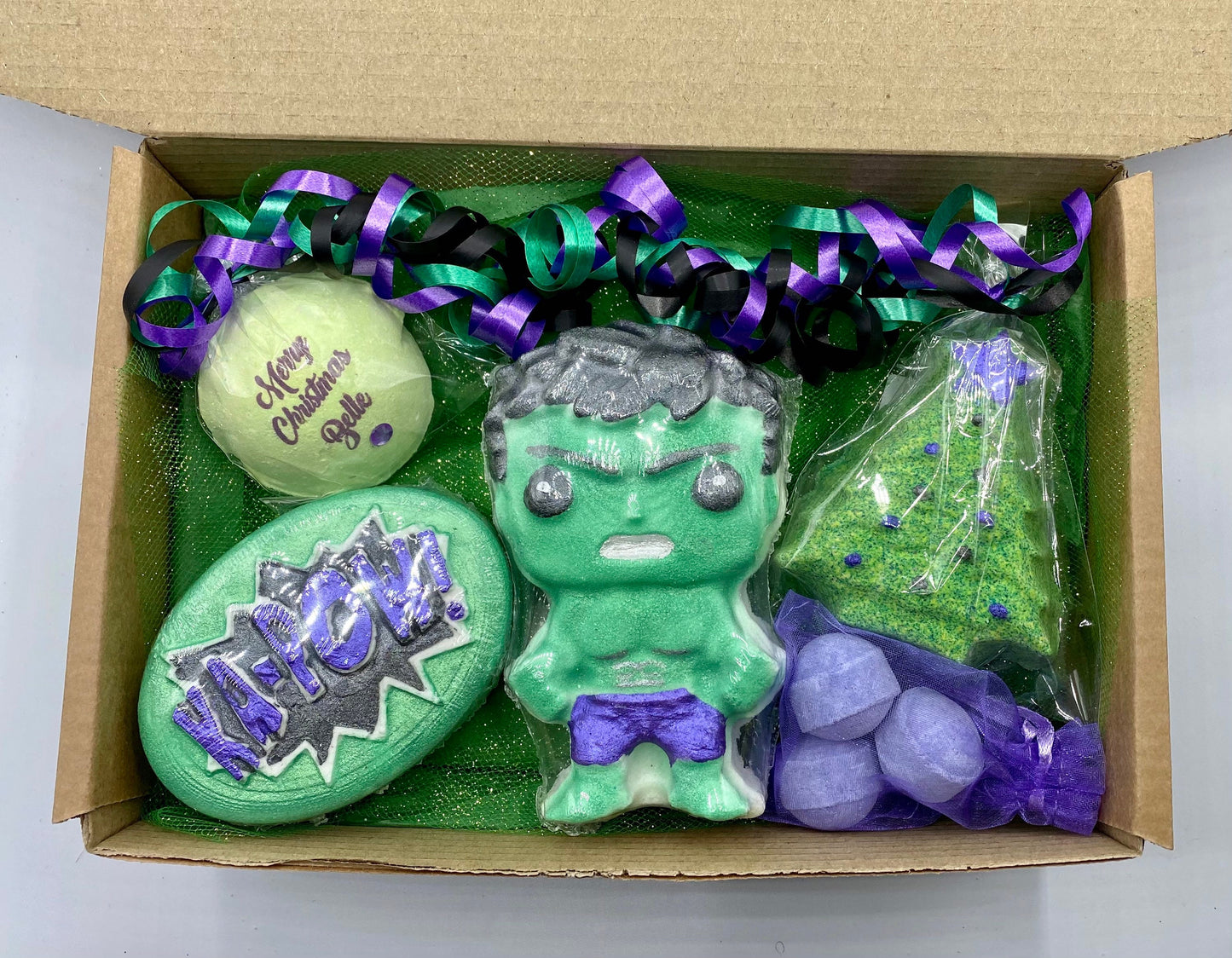 Superheroes Christmas bath bomb gift set.