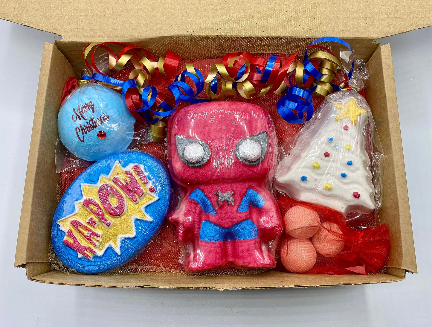 Superheroes Christmas bath bomb gift set.