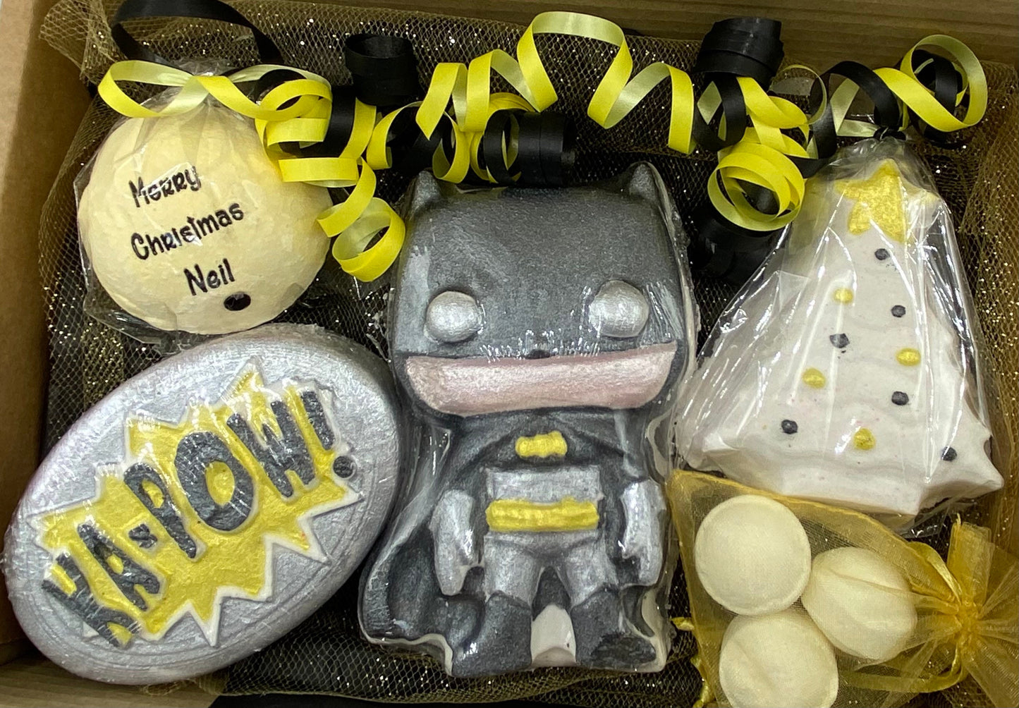 Superheroes Christmas bath bomb gift set.